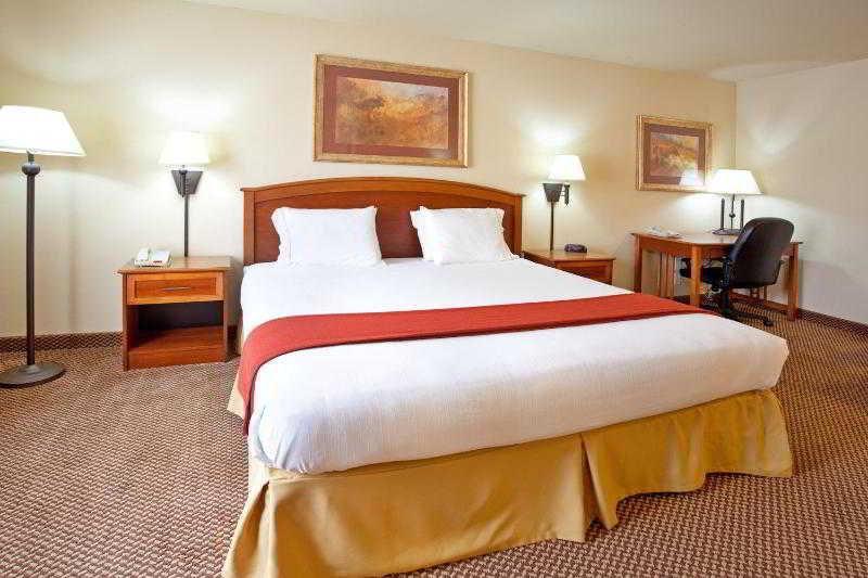 Holiday Inn Express Hotel & Suites Cedar City By Ihg Bagian luar foto