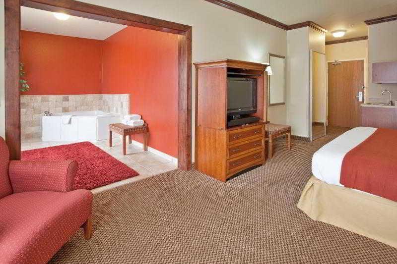 Holiday Inn Express Hotel & Suites Cedar City By Ihg Bagian luar foto
