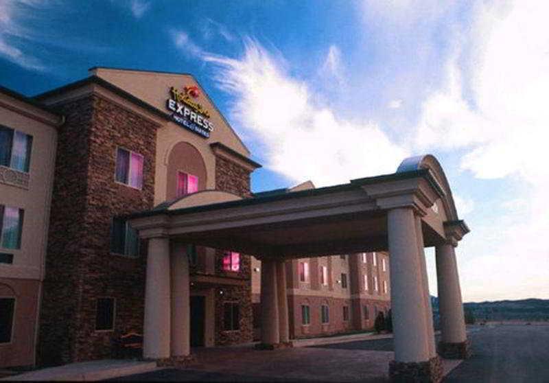Holiday Inn Express Hotel & Suites Cedar City By Ihg Bagian luar foto