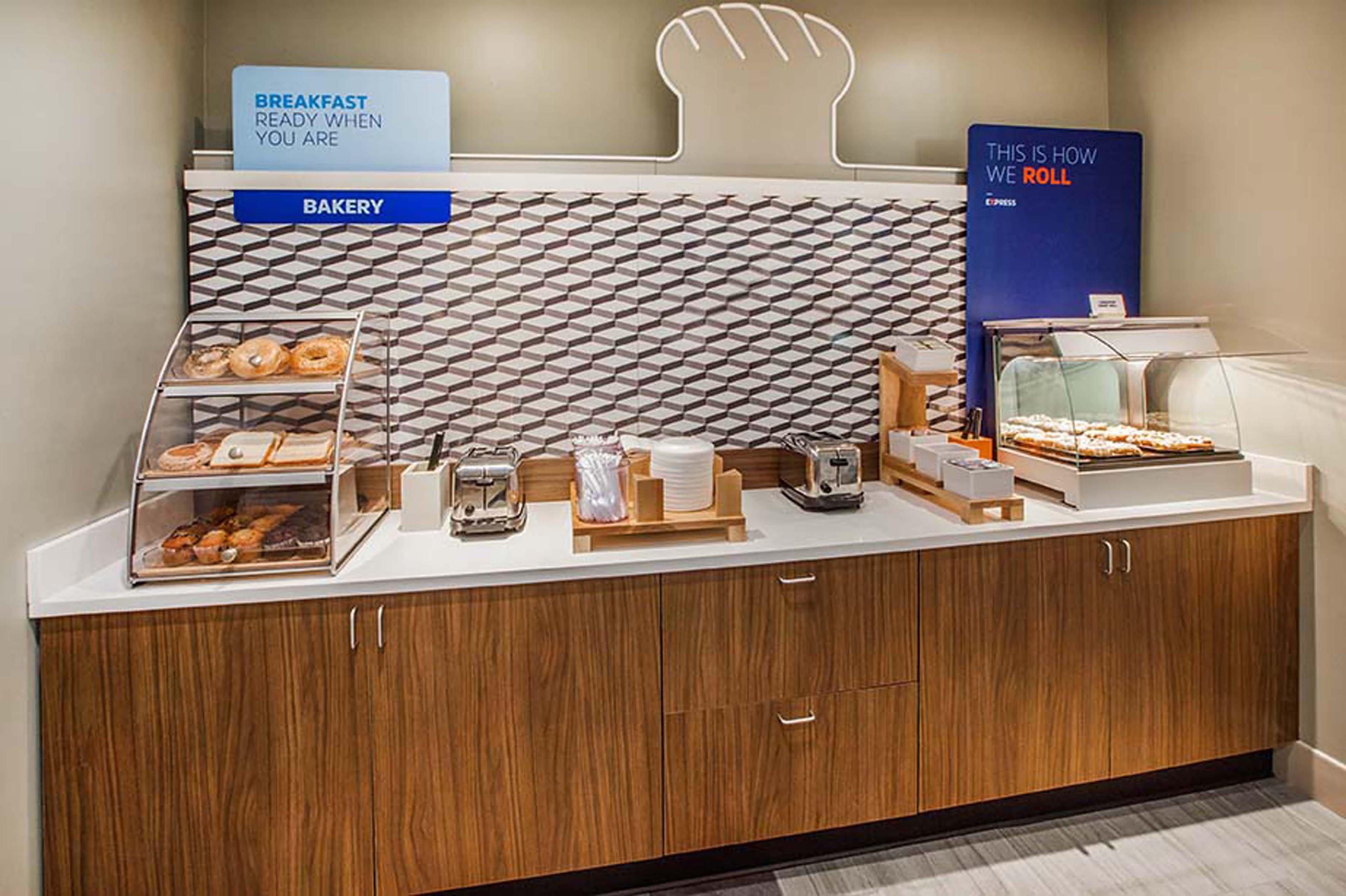 Holiday Inn Express Hotel & Suites Cedar City By Ihg Bagian luar foto