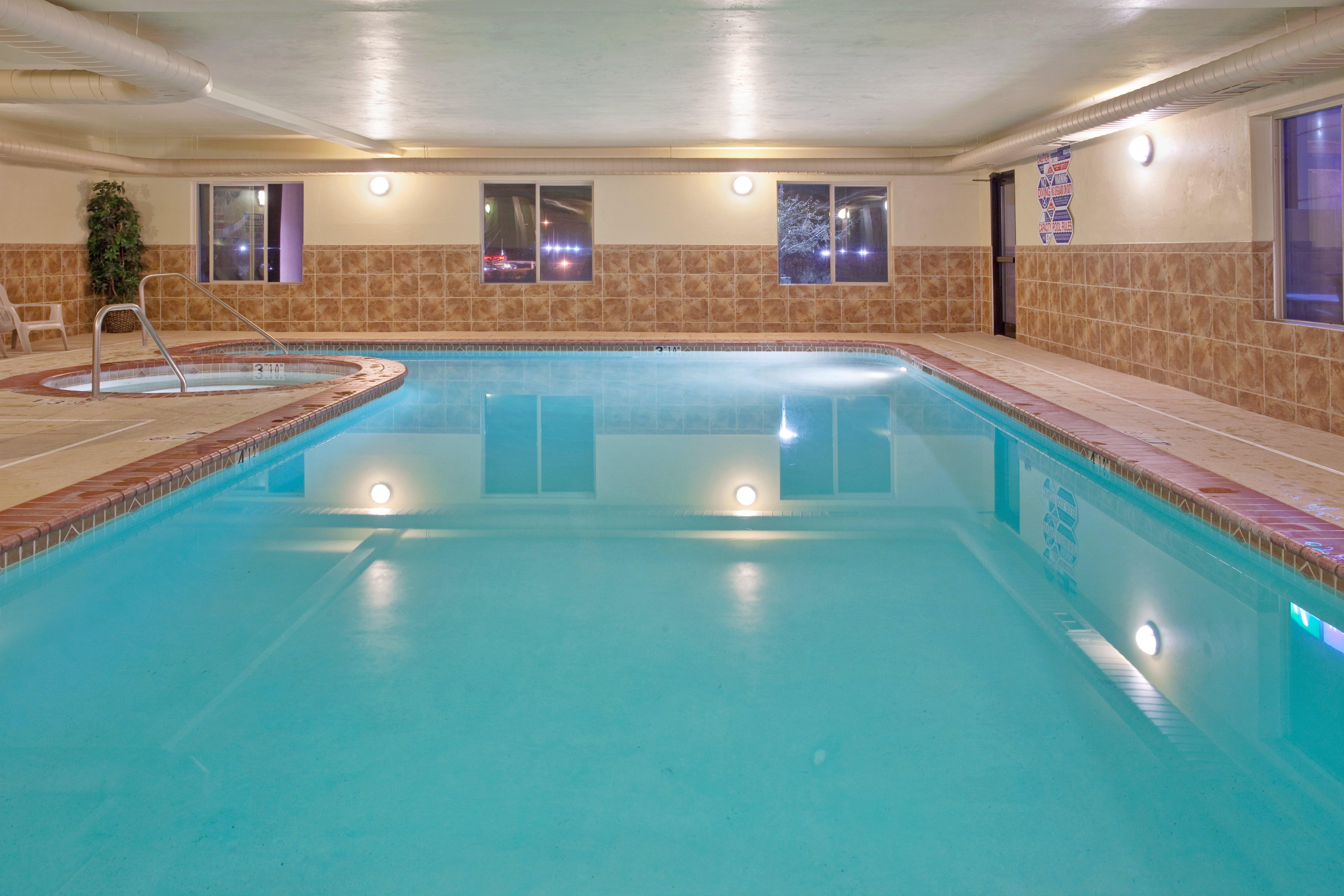 Holiday Inn Express Hotel & Suites Cedar City By Ihg Bagian luar foto