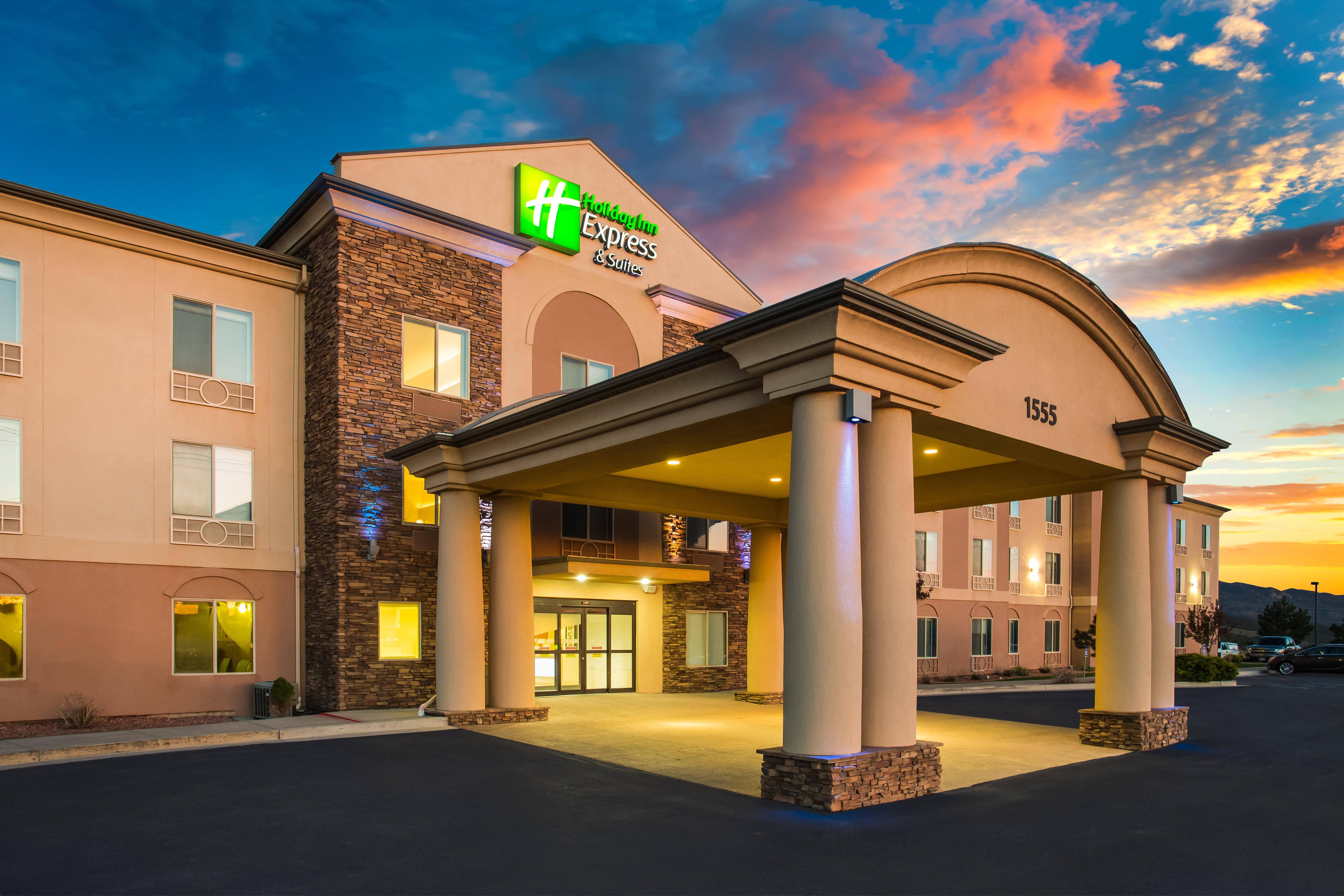 Holiday Inn Express Hotel & Suites Cedar City By Ihg Bagian luar foto