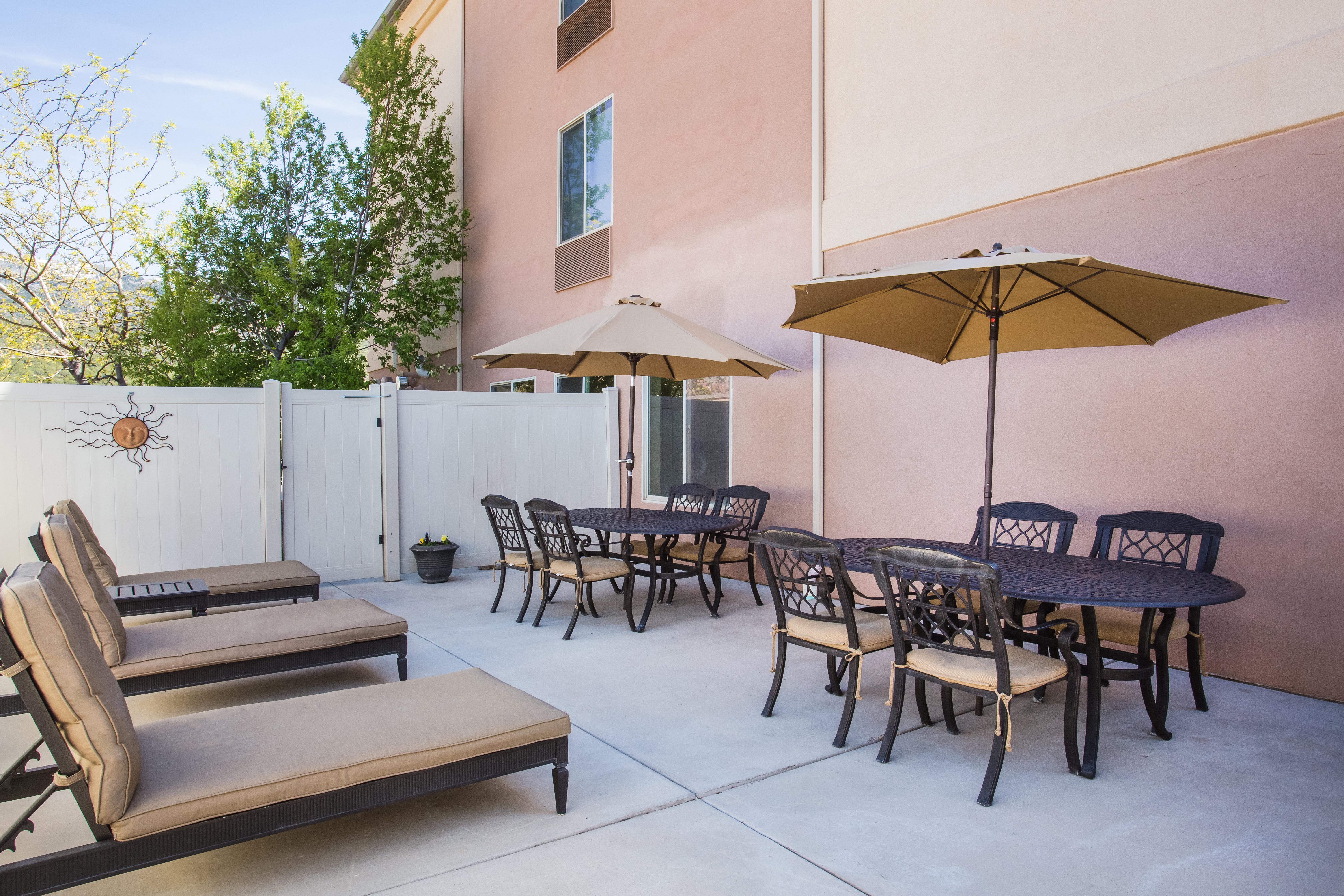 Holiday Inn Express Hotel & Suites Cedar City By Ihg Bagian luar foto