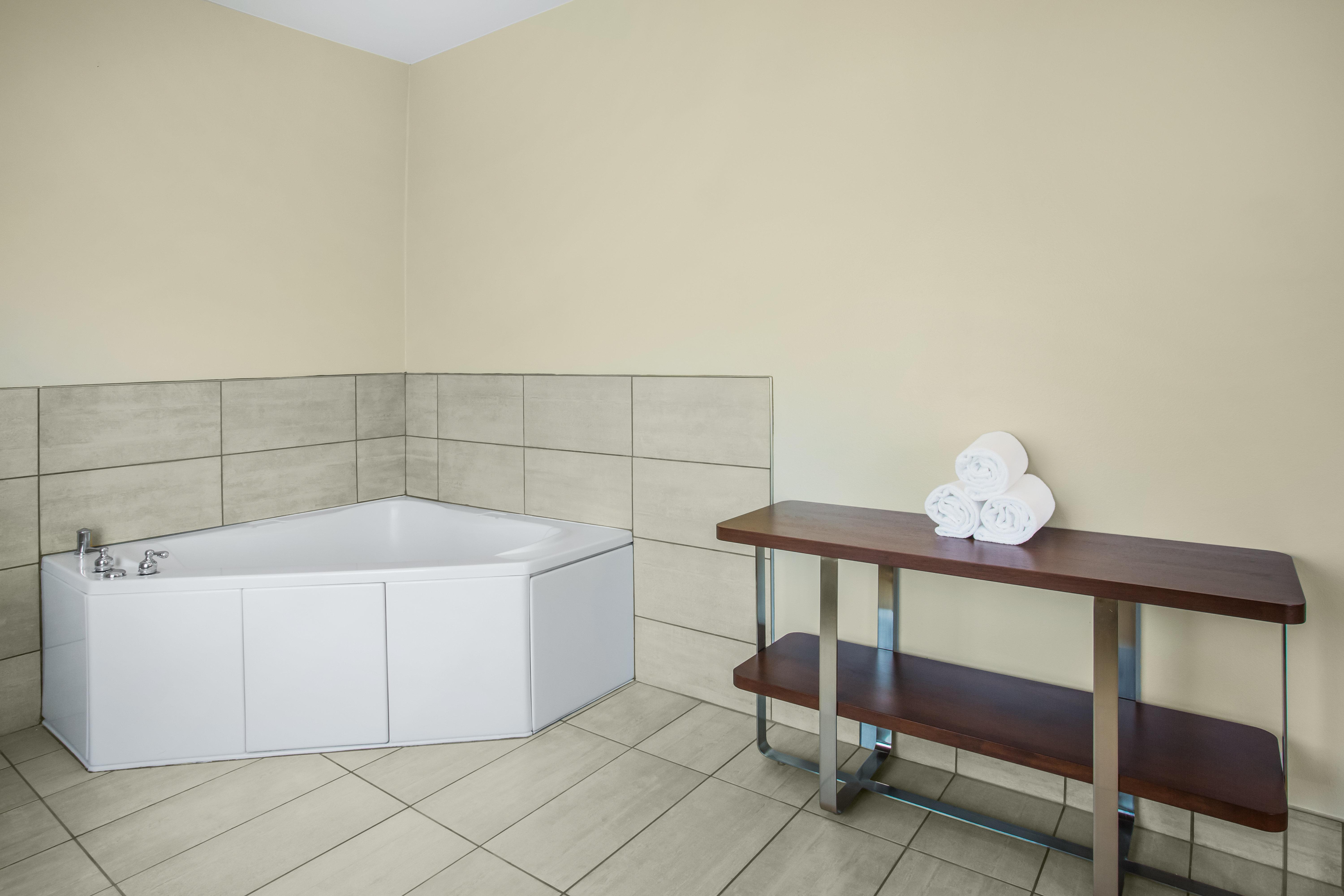 Holiday Inn Express Hotel & Suites Cedar City By Ihg Bagian luar foto