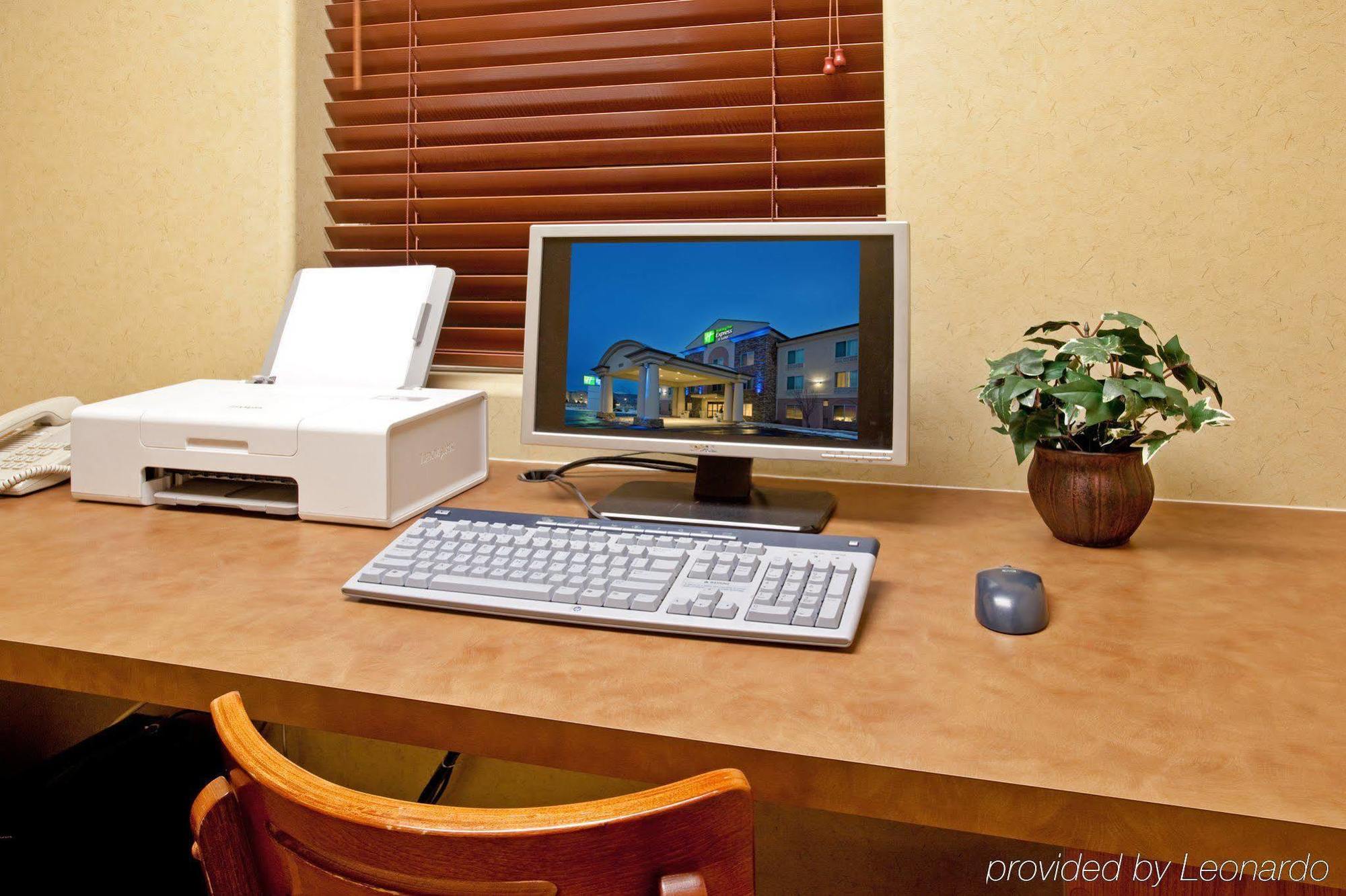 Holiday Inn Express Hotel & Suites Cedar City By Ihg Bagian luar foto